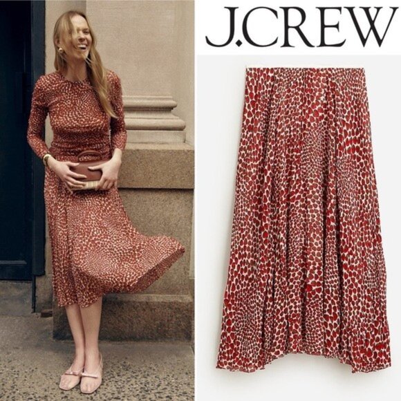 💕J.CREW💕 Gwyneth Pleated Skirt Chiffon ~ Vintage Red Strawberry Print Large - Picture 3 of 16